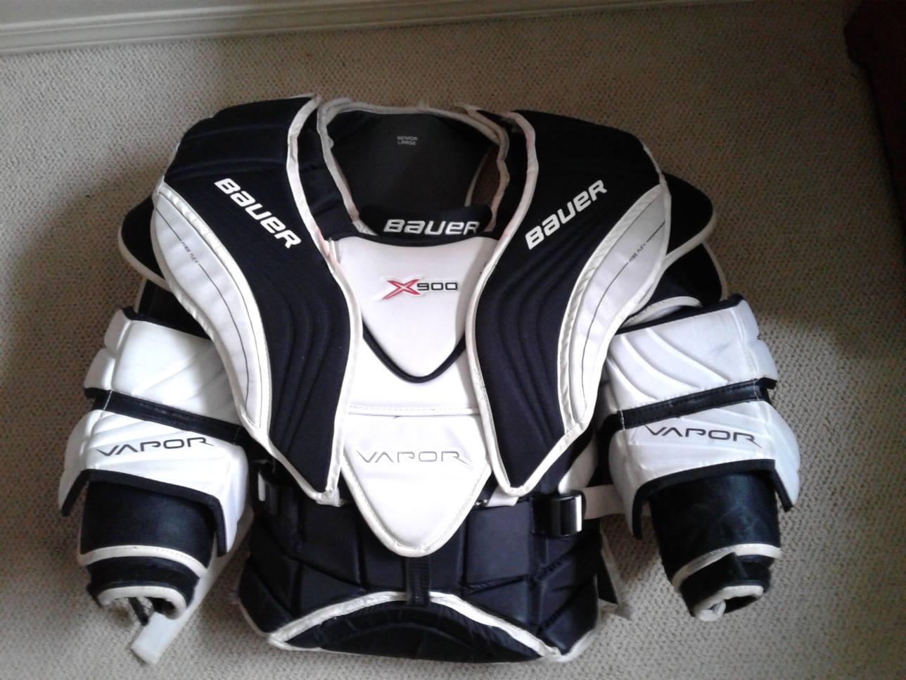 Used Large Bauer Vapor X900 Goalie Chest Protector