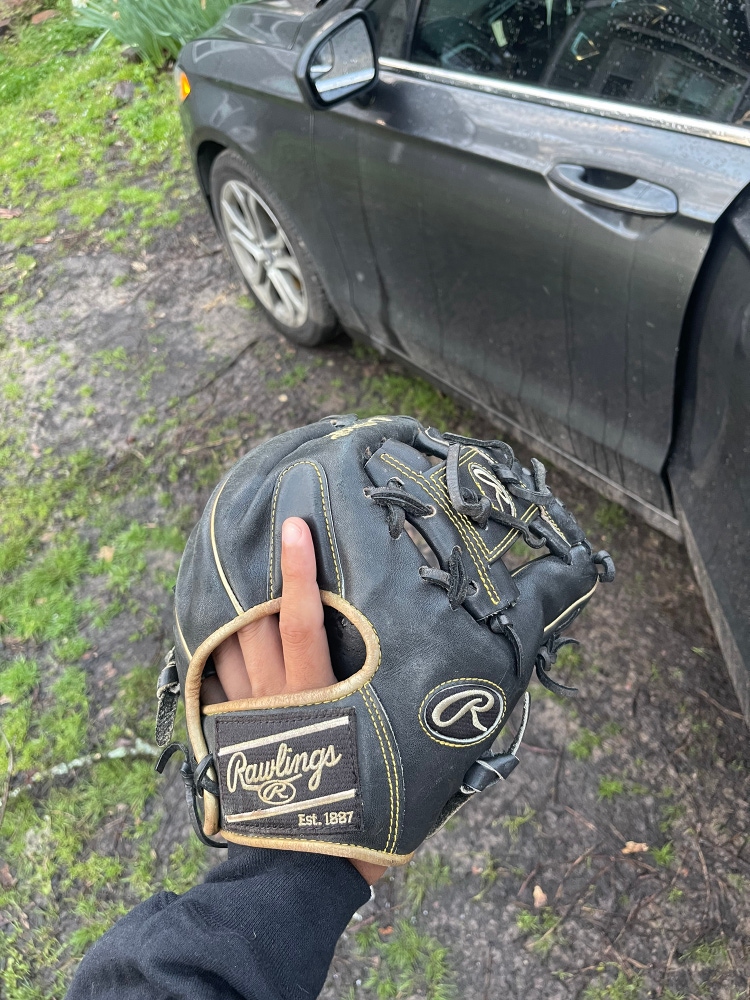 Right Hand Throw 11.5" Baseball Glove