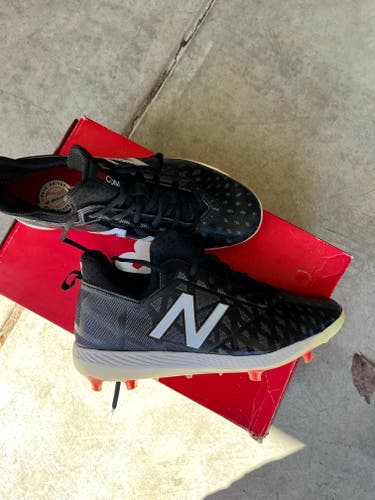 Black Men's Used Size 9.5 (Women's 10.5) Molded Cleats New Balance Low Top