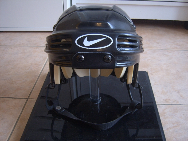 Great condition Nike HH0004 Senior Hockey Helmet Black sz Medium