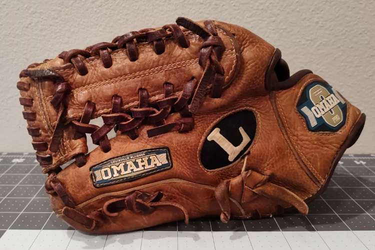 Used Louisville Slugger Left Hand Throw Infield OMAHA PRO Baseball Glove 11.5"