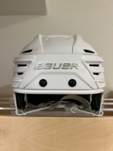 Medium White Bauer Re-Akt 150 Helmet