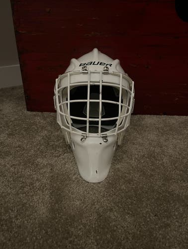 Used Bauer  960 Goalie Mask (medium)