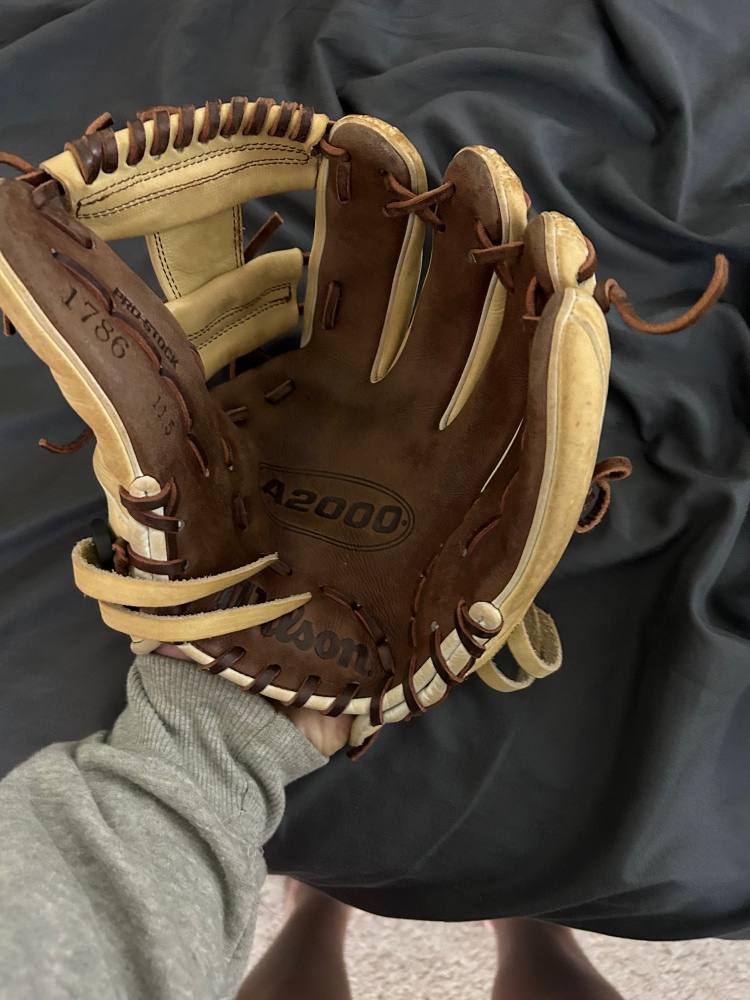 2021 Infield 11" A2000 Baseball Glove. WILL TAKE OFFERS!