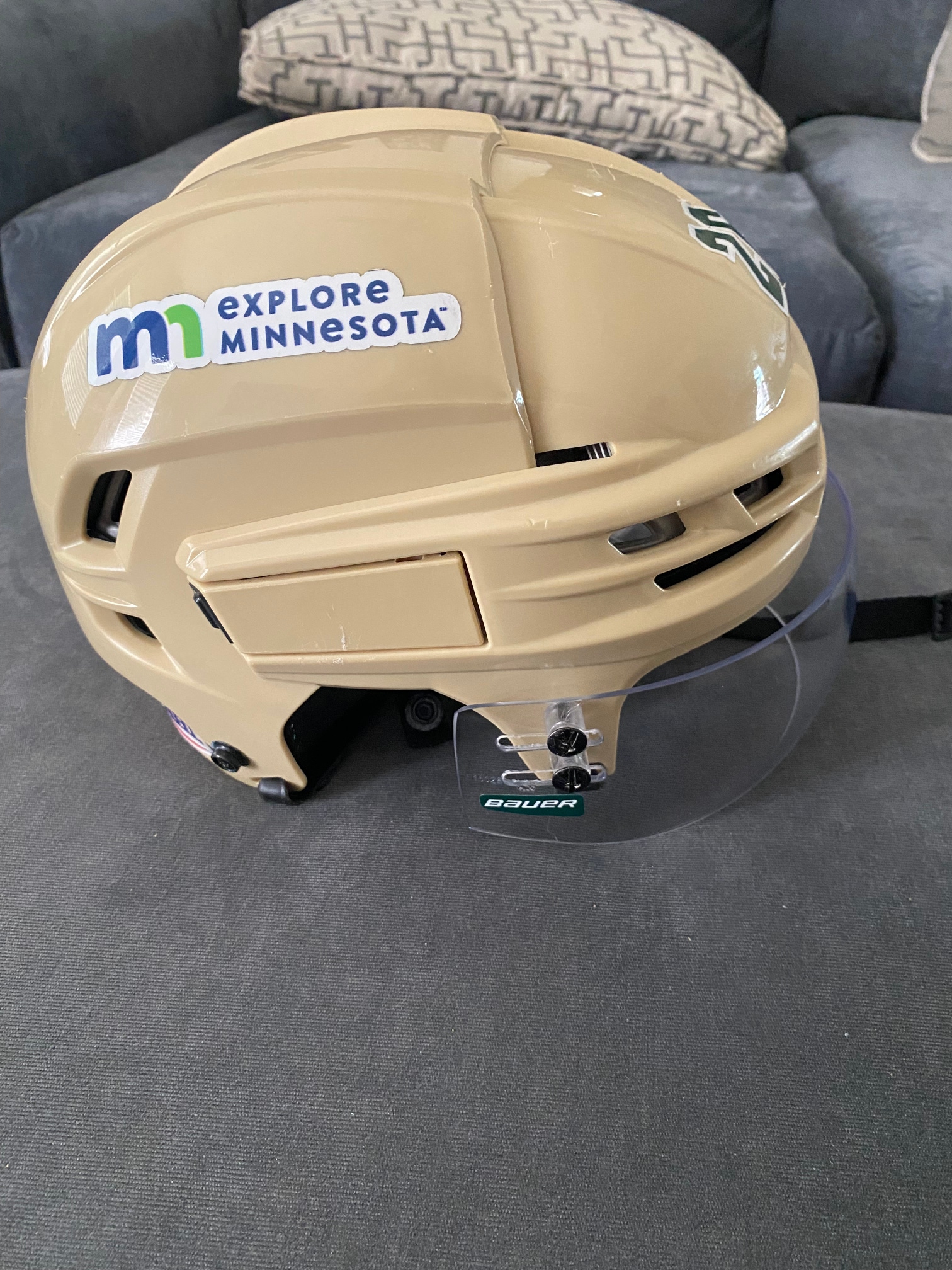 Iowa Wild Cream Medium CCM Tacks 910 Helmet