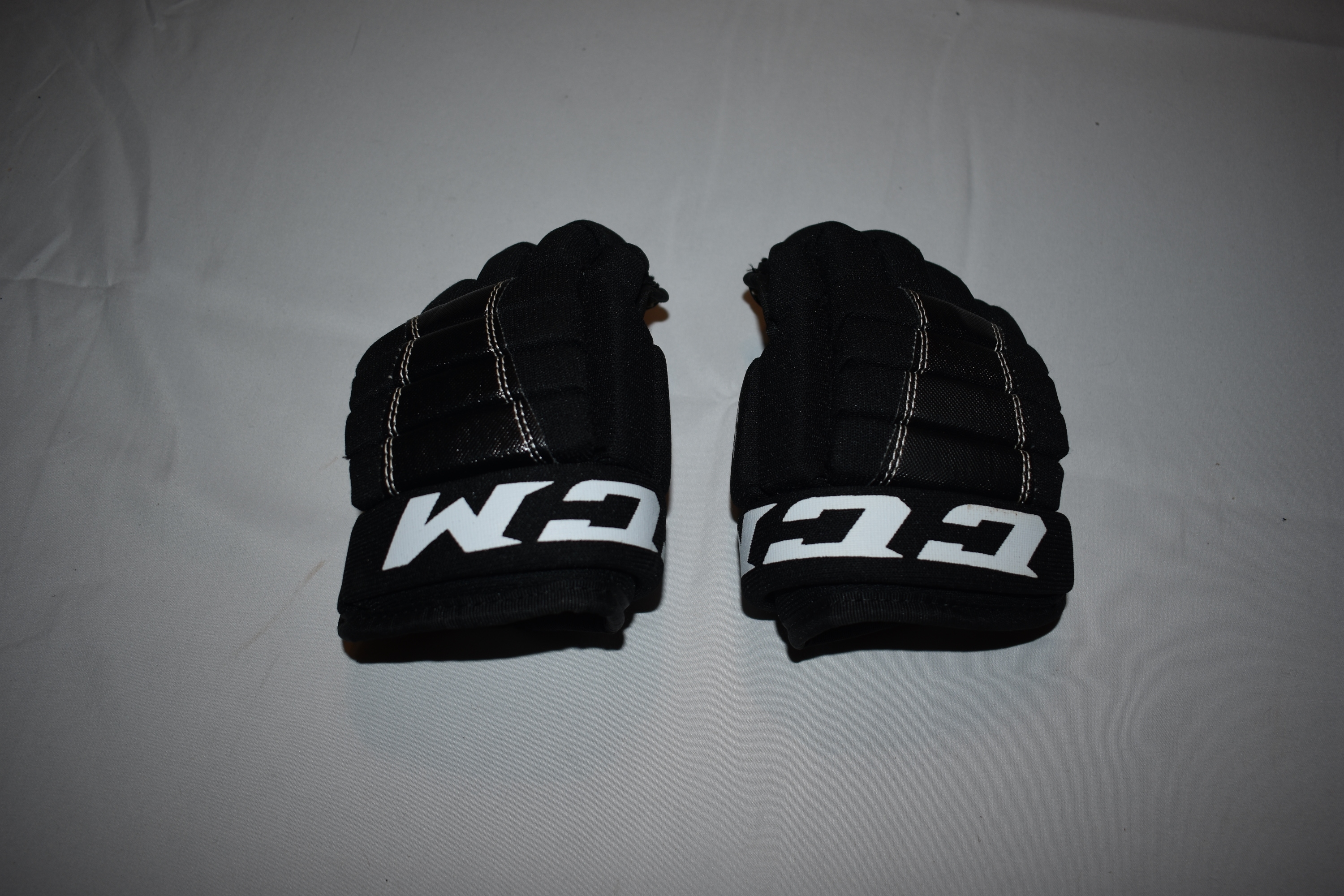CCM HG4R Hockey Gloves, Black, 8 Inches - Like New!