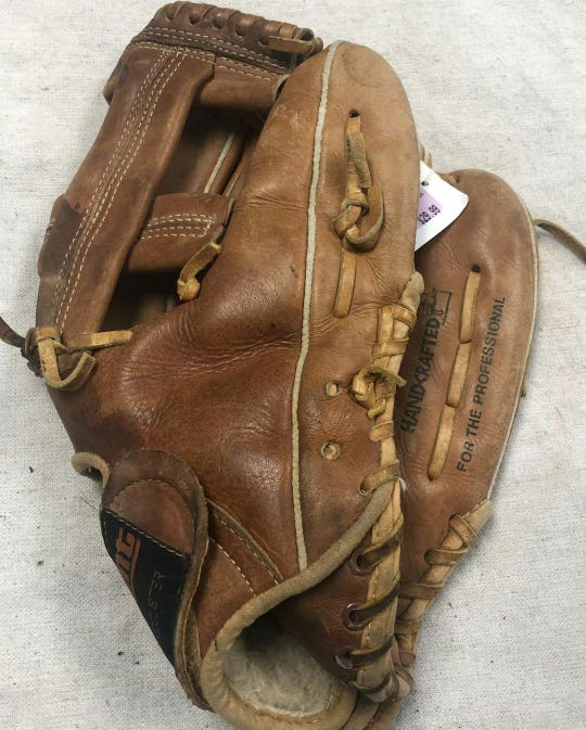 Used Regent 0-2996 13 1 2" Fielders Gloves