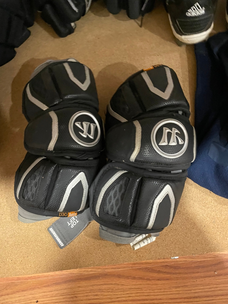 Used Small Warrior Alpha QX3 Elbow Pads