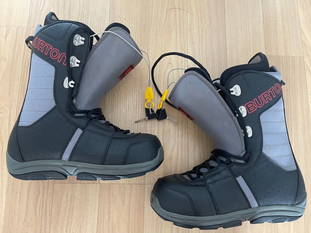 Burton Tribute size 9 snowboarding boots