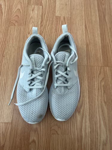 Men's Size 9.0 (Women's 10) Nike Golf Shoes