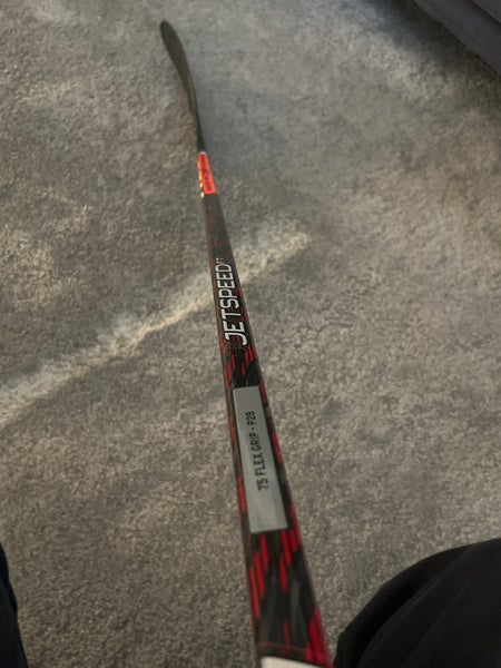Senior Right Handed P28 JetSpeed FT5 Pro Hockey Stick