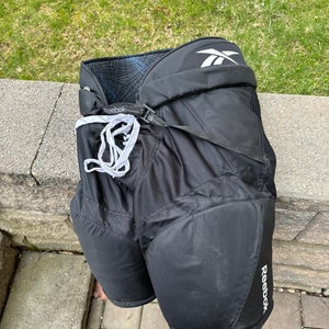 Senior Medium Reebok 7K Hockey Pants