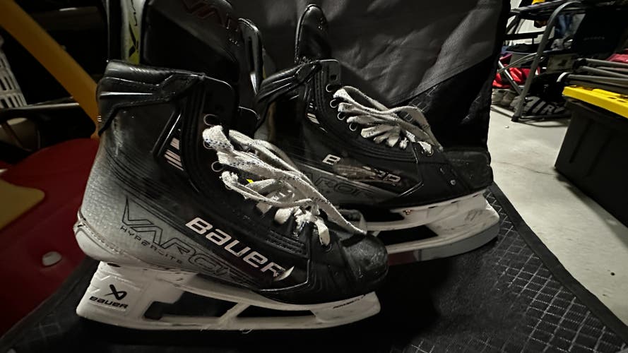 Used Bauer Vapor Hyperlite 2 Hockey Skates 6.5 Fit 2