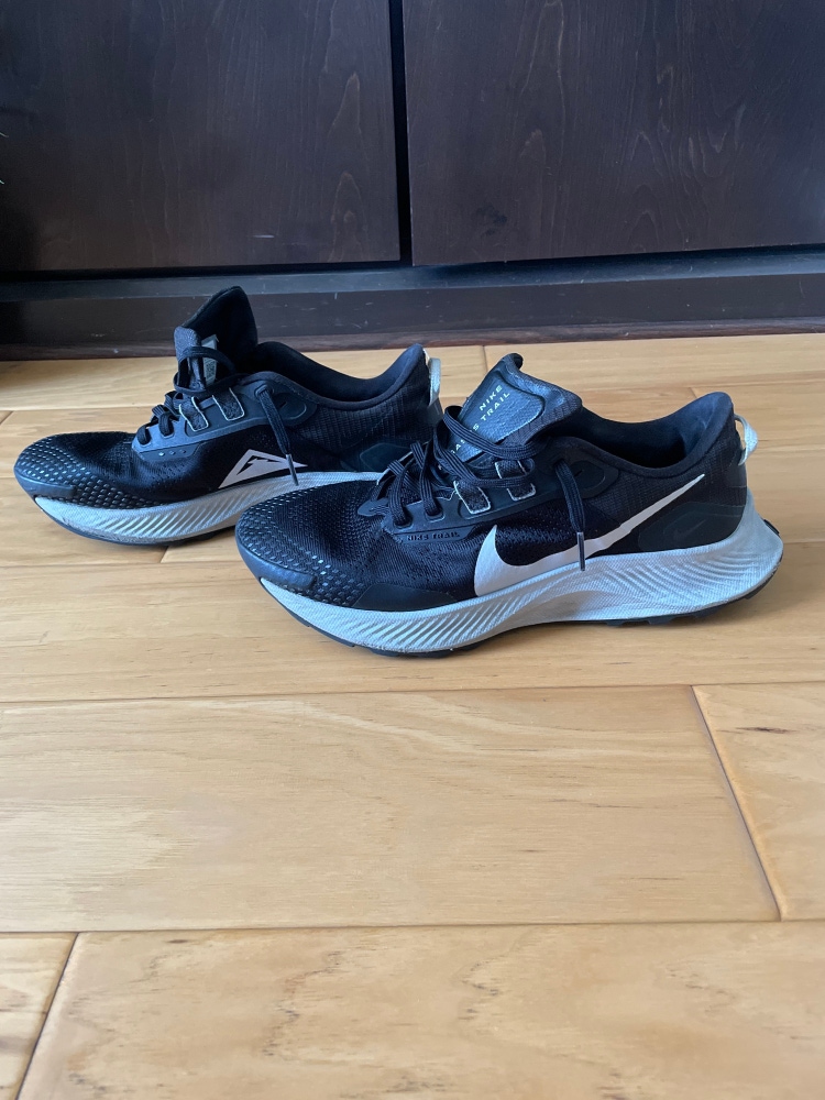 Used Size 9.0 (Women's 10) Nike