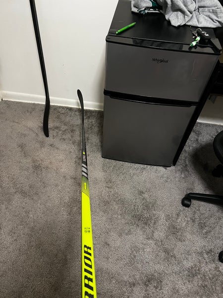 Senior Right Handed P28 Alpha LX2 PRO Hockey Stick
