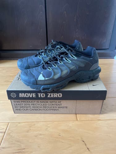 Black Men's Size 12 (Women's 13) Nike Shoes