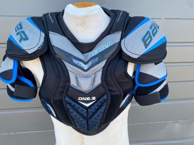 C2-1 Senior Used Small Bauer One.8 Shoulder Pads Retail