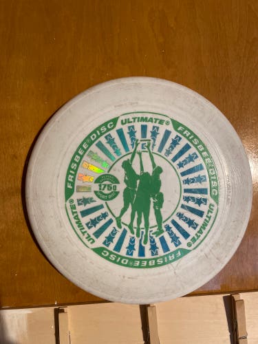 Professional ultimate frisbee disc