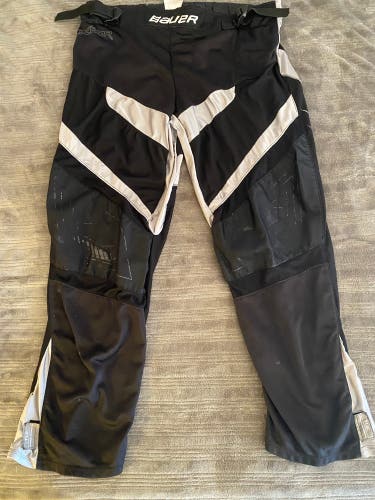 Bauer x60r inline roller hockey pants black large used