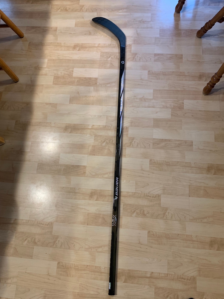 New Right Handed P28 Proto-R 87 Flex Hockey Stick