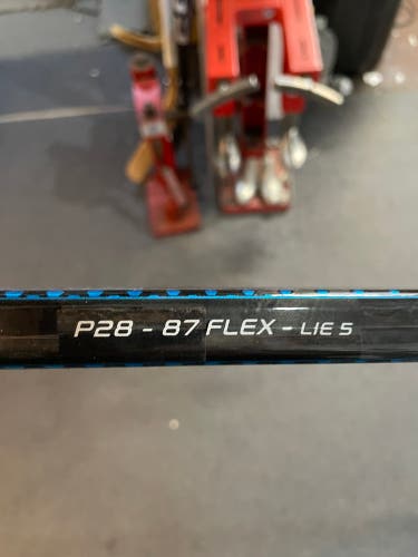 New Senior Right Handed P28 87 Flex Nexus Geo Hockey Stick