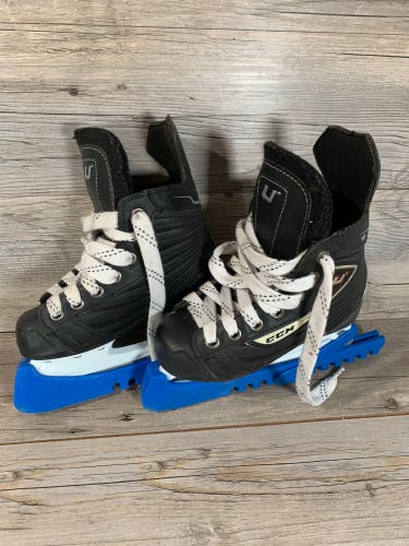CCM - U + 02 Kids Black Hockey Skates - Size 11 Junior Skate, See Pics