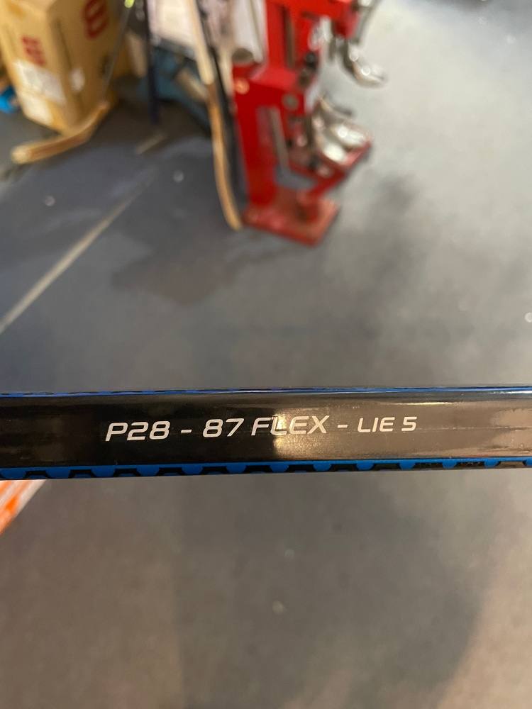 New Senior Right Handed P28 Nexus N37 Hockey Stick