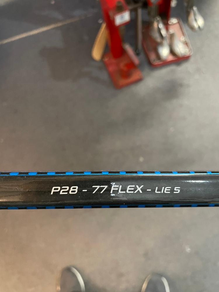 New Senior Right Handed P28 Nexus 3N Hockey Stick
