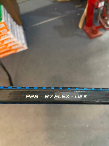 New Senior Right Handed P28 Nexus 3N Hockey Stick