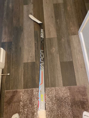 Junior Left Hand P28  Vapor Hyperlite Hockey Stick