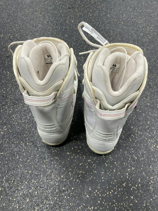 Used Senior 7 Women's Snowboard Boots