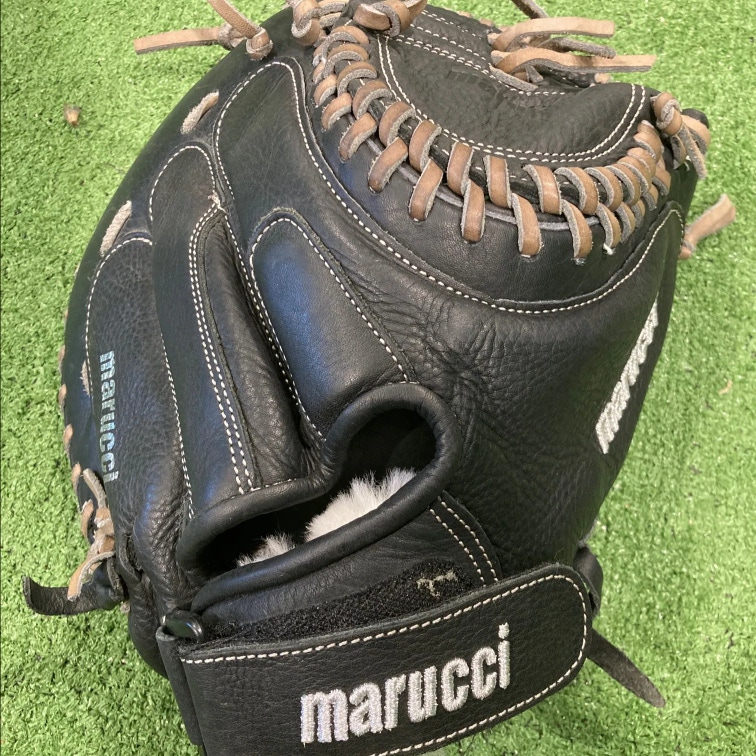 Black Used Marucci Right Hand Throw FP225 Series Catcher's Softball Glove 33"