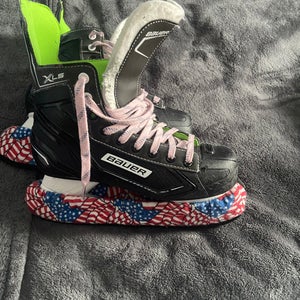 Senior Bauer 8.5 Hockey Skates