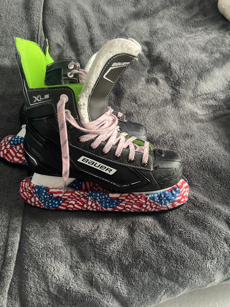 Senior Bauer 8.5 Hockey Skates