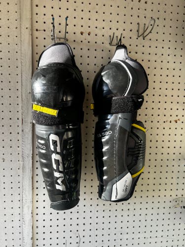 Used CCM Tacks-580 Shin Pads SR 14”