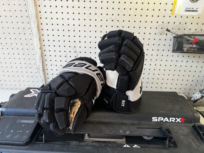 LA Kings Pro Stock Bauer 2XPro Gloves Matt Roy Used