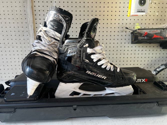 Used Bauer Regular Width  8.5 Supreme Mach Hockey Skates