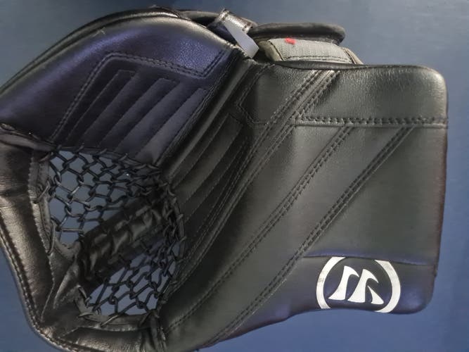 Warrior intermediate Goalie glove