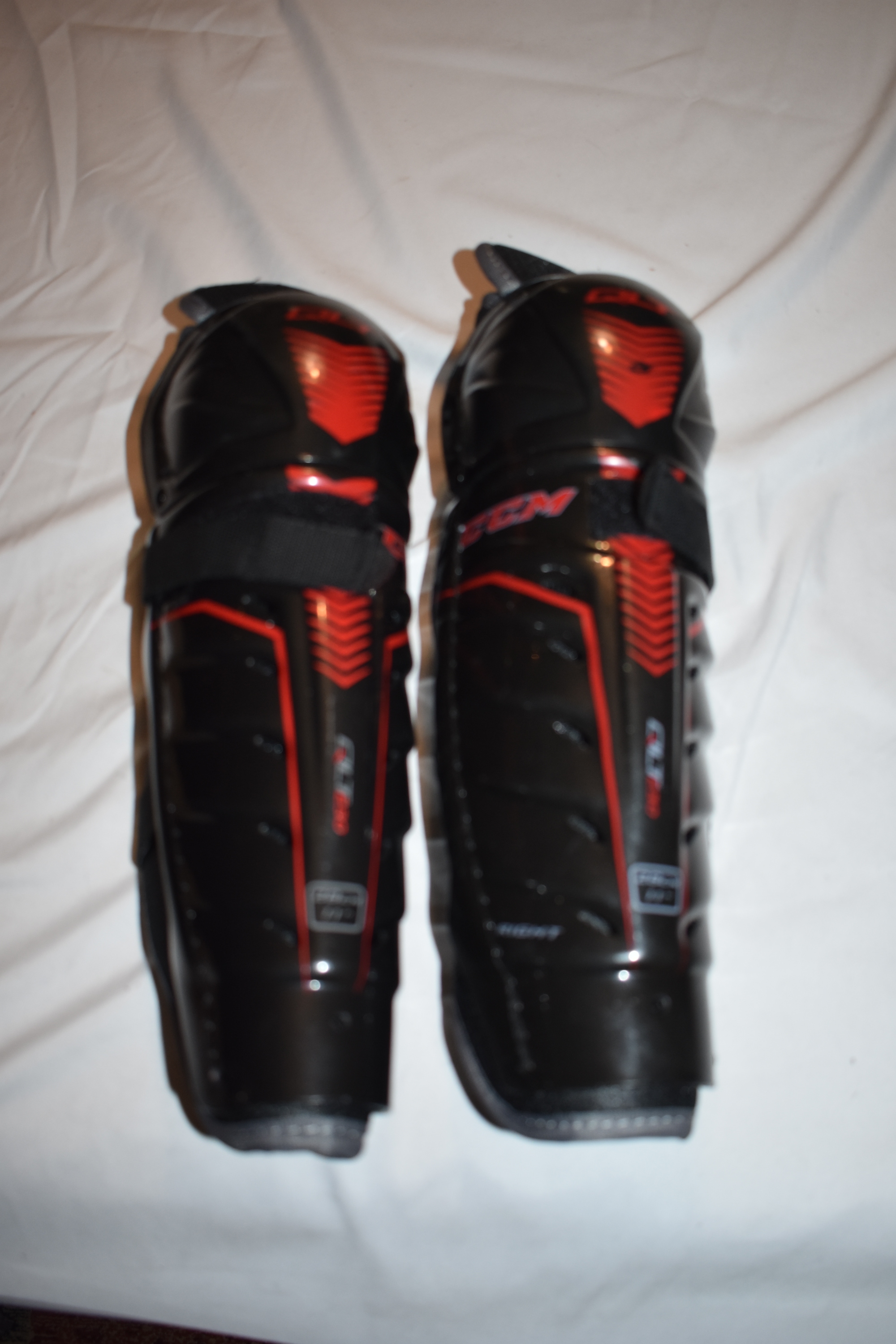 CCM QuickLite QLT230 Hockey Shin Pads, 11 Inches - Great Condition