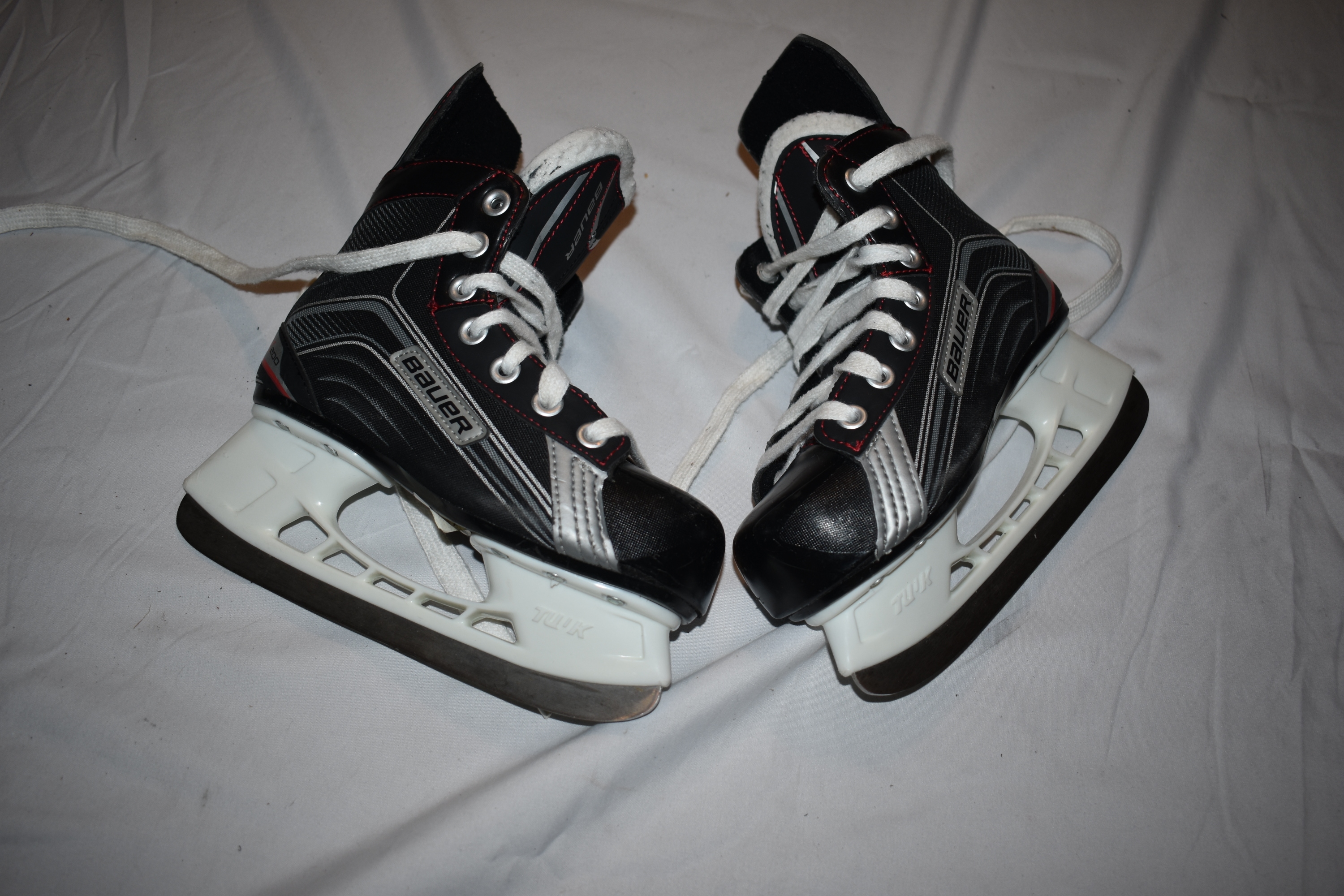Bauer Vapor X200 Hockey Skates, Youth 13R
