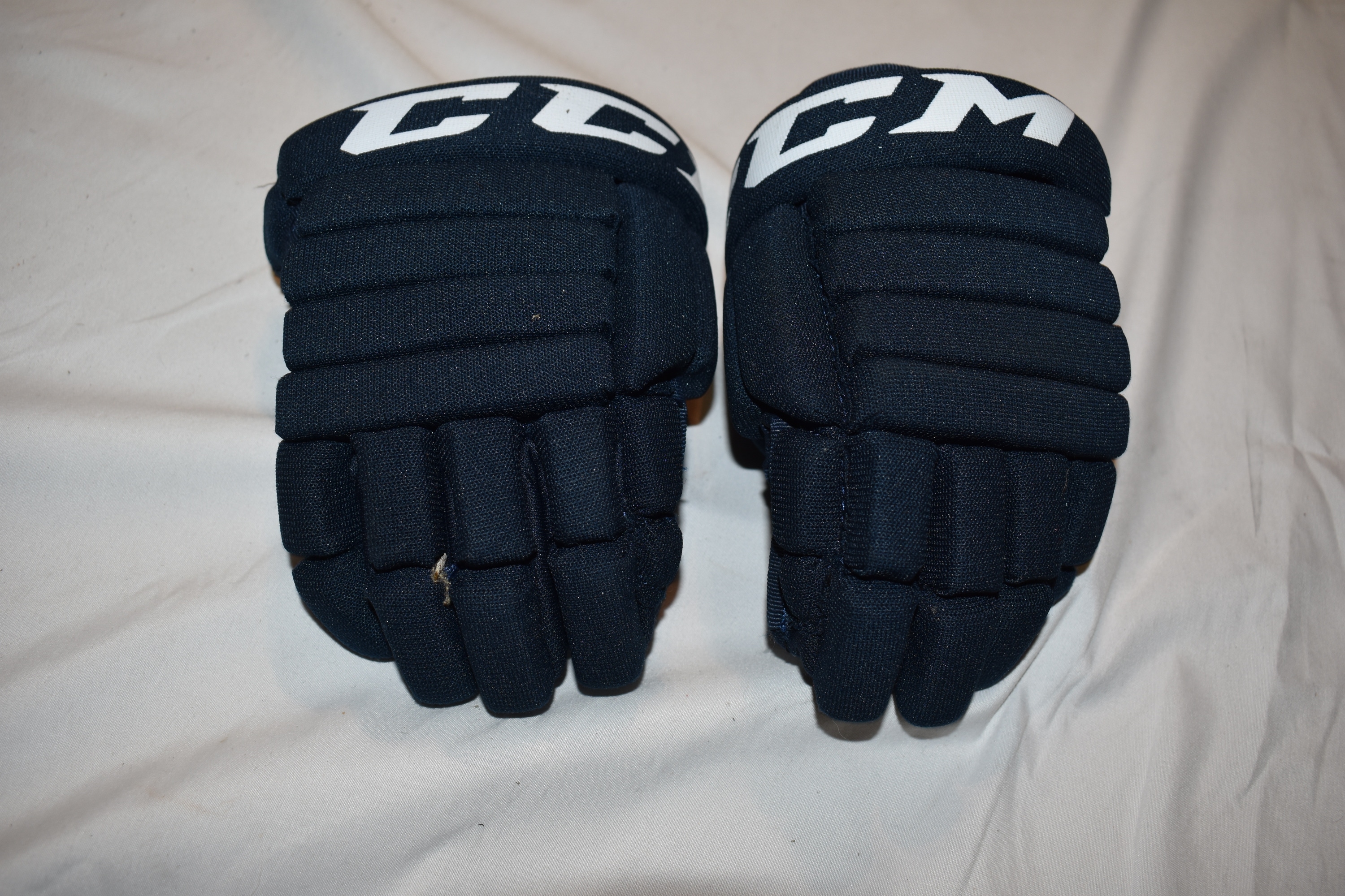CCM LTP Hockey Gloves, Youth 9 Inches - New Condition!