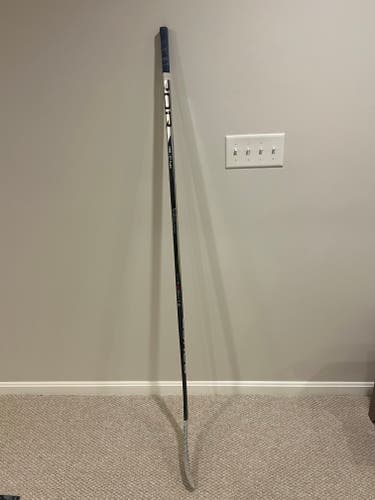 Senior Used Right Handed Bauer Vapor Hyperlite 2 Hockey Stick P28