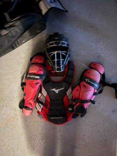 Used Mizuno Catcher's Set