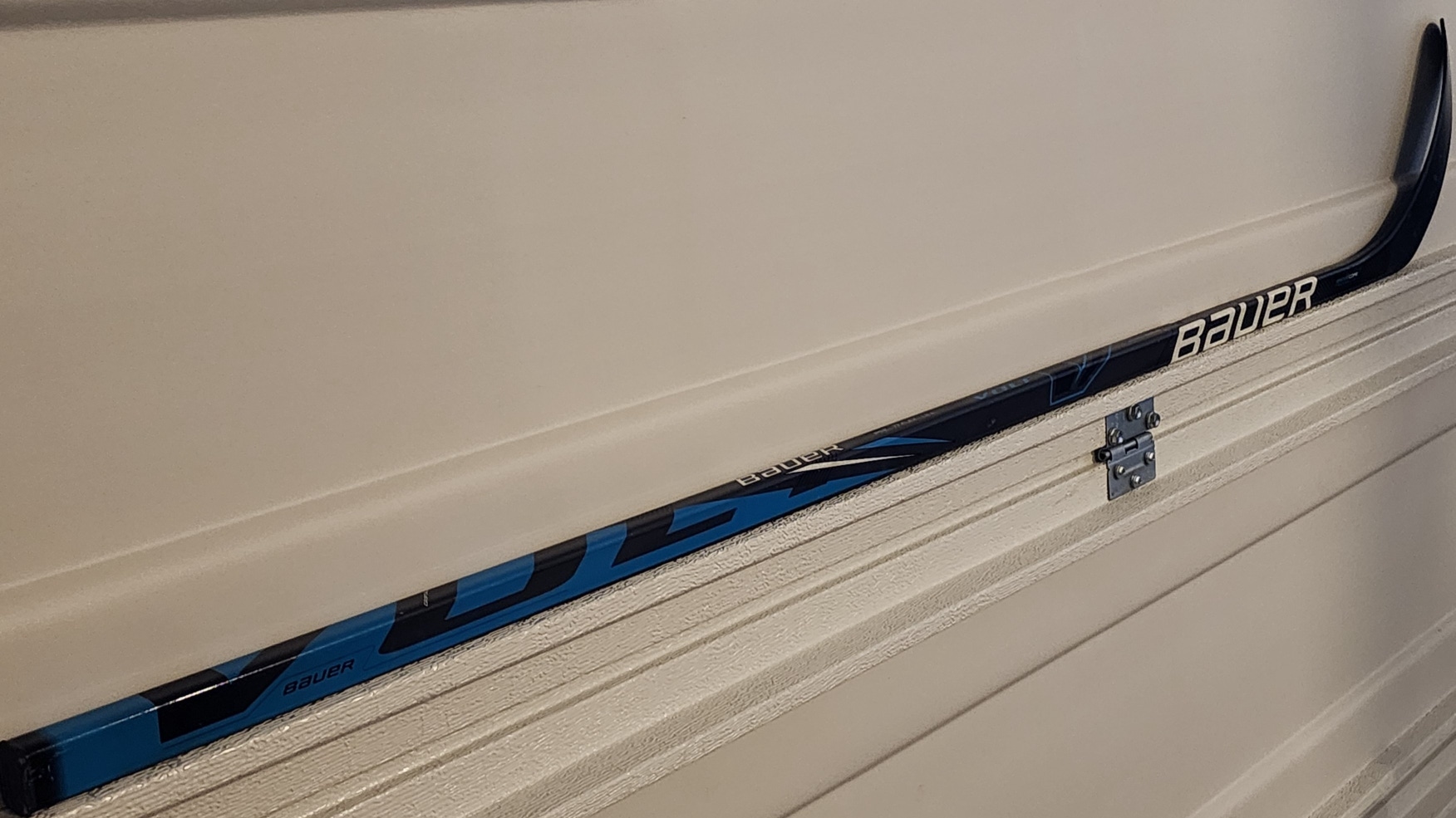 Senior New Right Handed Bauer Volt Hockey Stick P92M