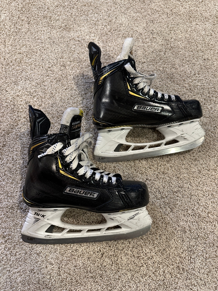Junior Bauer Regular Width Size 3 Supreme 2S Hockey Skates