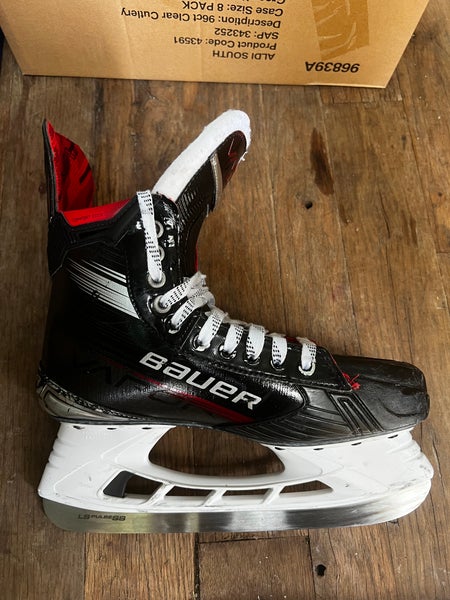Used Senior Bauer Vapor X4 Hockey Skates Regular Width 8.5