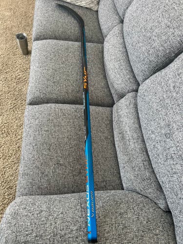 Senior Right Handed P28 70 Flex Nexus Sync Hockey Stick