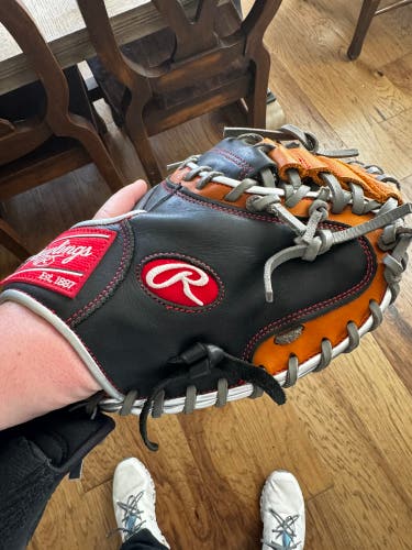 Used 2023 Right Hand Throw Rawlings Catcher's Mitt R9 Series 32"