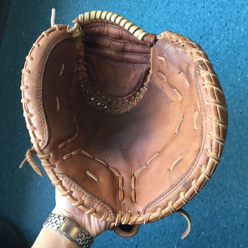 Nokona CM275 Fastpitch Catchers Mitt