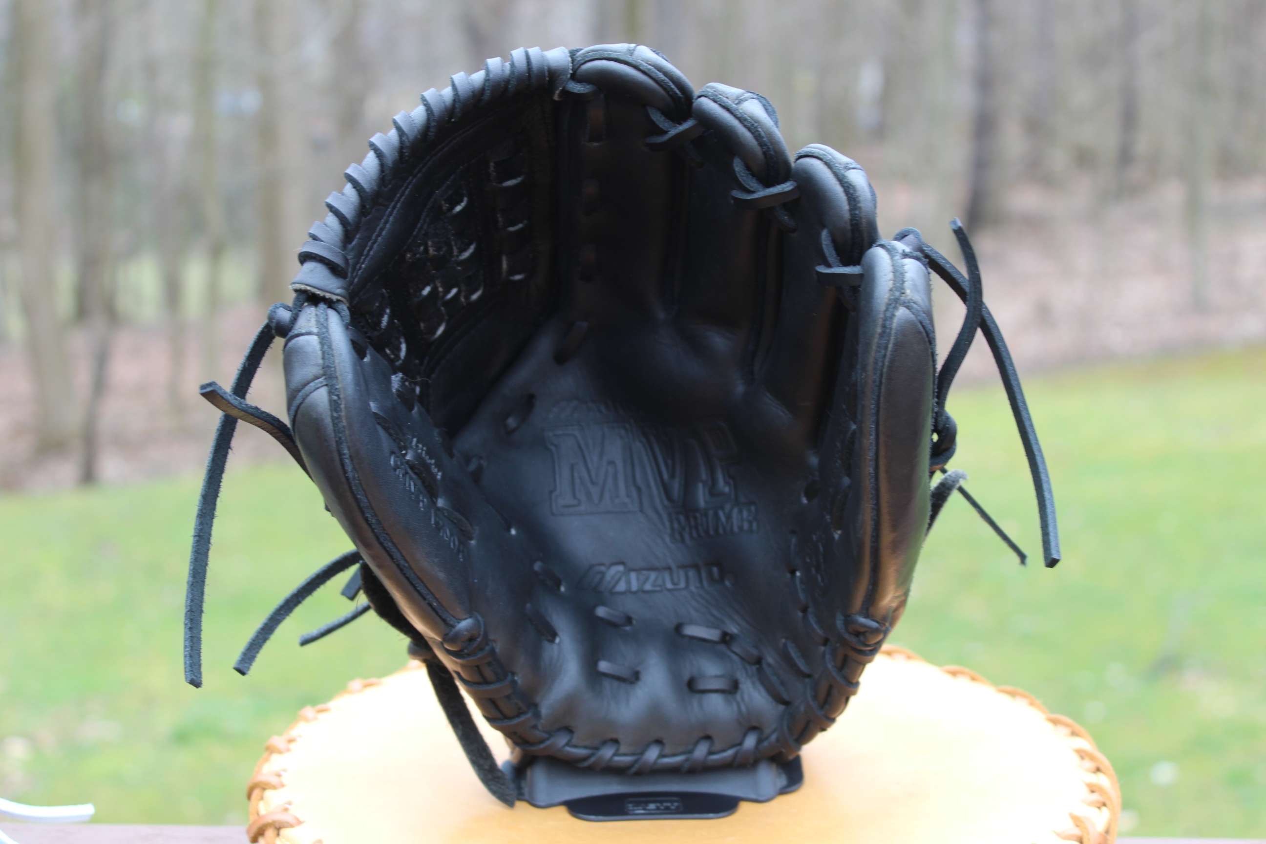Used Mizuno Right Hand Throw Pitcher's MVP Prime Baseball Glove 12"